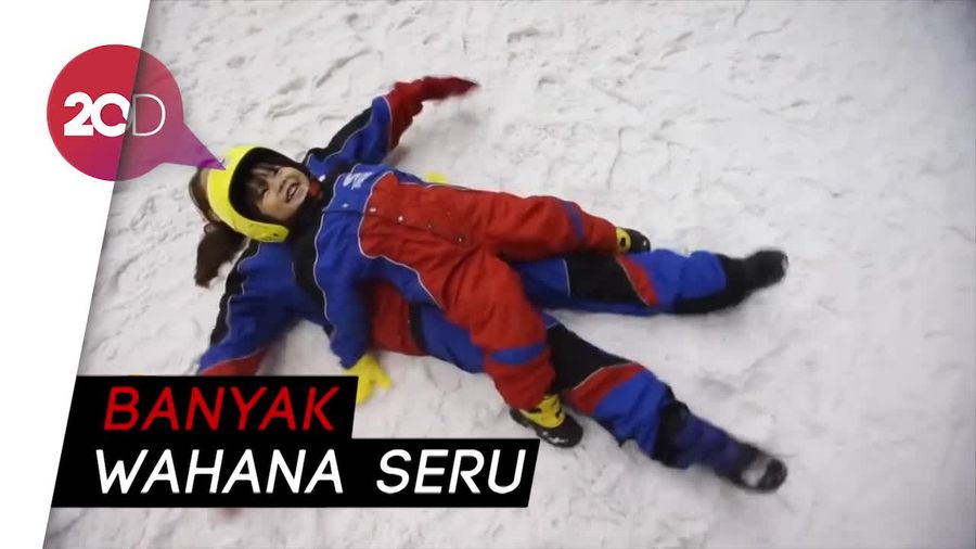 Asyik! Trans Snow World Juanda Hadirkan Salju di Indonesia
