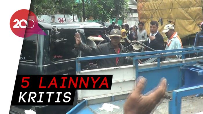 Panther Seruduk Truk di Probolinggo, 6 Orang Tewas