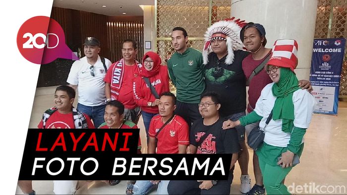 Saat Ezra Wilian Jadi Sasaran Foto Suporter Indonesia