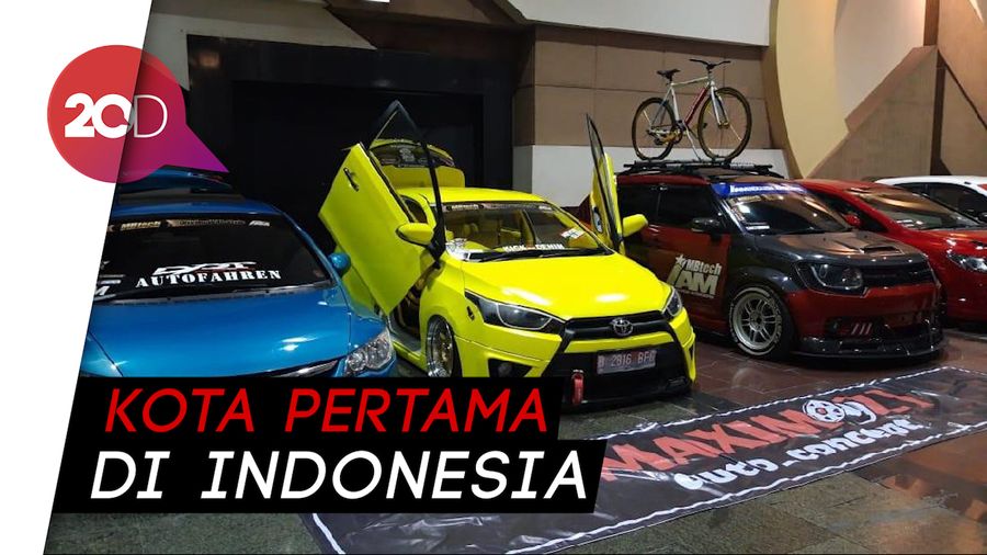 Gokil! Ada Pameran Modifikasi Mobil Terbesar di Surabaya
