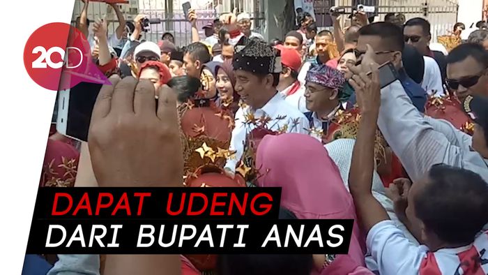 Kampanye di Banyuwangi, Jokowi Disambut Ratusan Penari Gandrung
