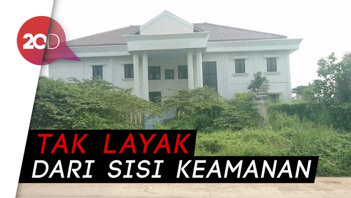 Bak Hutan, Gedung Anyar Kejari Cilegon Terlantar Tak Terpakai