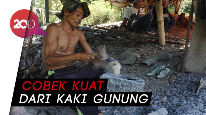 Dari Kaki Gunung Halimun, Cobek Batu Padalarang Ini Tercipta