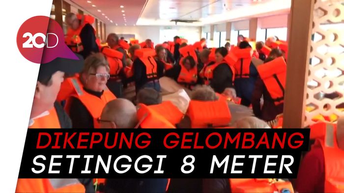 Kepanikan Penumpang Kapal Pesiar Norwegia Dihempas Gelombang