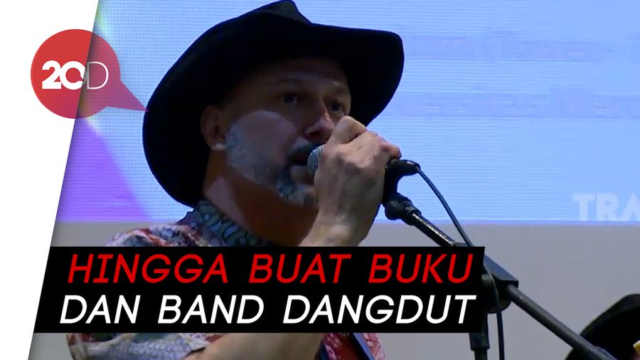 Wow! Profesor Amerika Ini Tergila-gila dengan Dangdut
