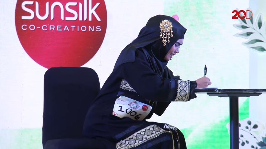  Cerita Dwibahasa Atraktif Izmi - Sunsilk Hijab Hunt 2019 Surabaya