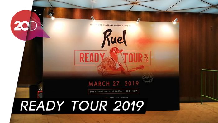 Penggemar Antusias Nonton Konser Ruel di Jakarta