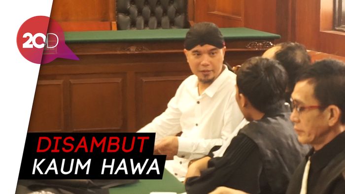 Asam Urat Membaik, Ahmad Dhani Hadiri Sidang Lanjutan