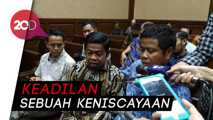 Idrus Tutup Sidang Pledoi dengan Puisi
