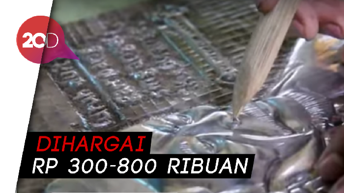 Keren! Pria Cirebon Sulap Aluminium Jadi Lukisan Timbul