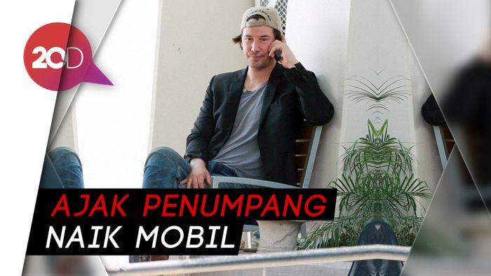 Alami Kendala Penerbangan, Keanu Reeves Bantu Penumpang