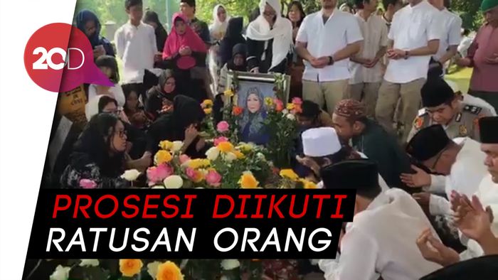 Haru Pemakaman Dian Al Mahri, Pendiri Masjid Kubah Emas