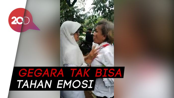 Jangan Dicontoh! Bertemu, Emak-emak 01 dan 02 Adu Mulut