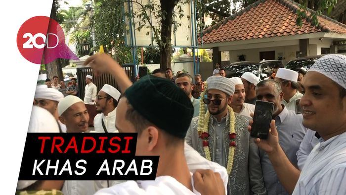 Sambutan Meriah untuk Calon Suami Dhawiya di Pernikahan