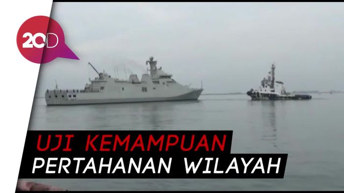 Ketika Kapal Siluman Latihan Bareng Sukhoi di Makassar
