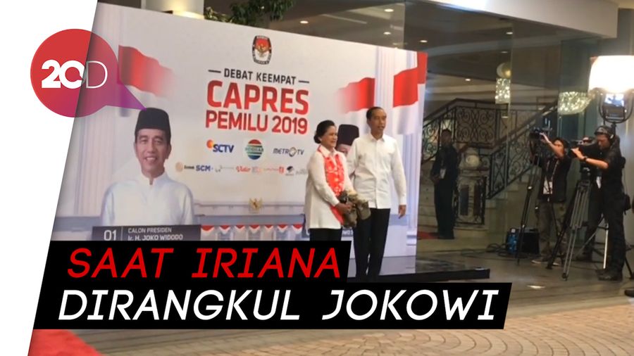 Melihat Kemesraan Jokowi-Iriana Setibanya di Arena Debat
