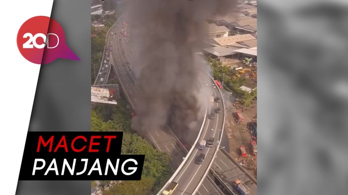 Si Jago Merah Lahap Permukiman Liar di Bawah Tol Pluit
