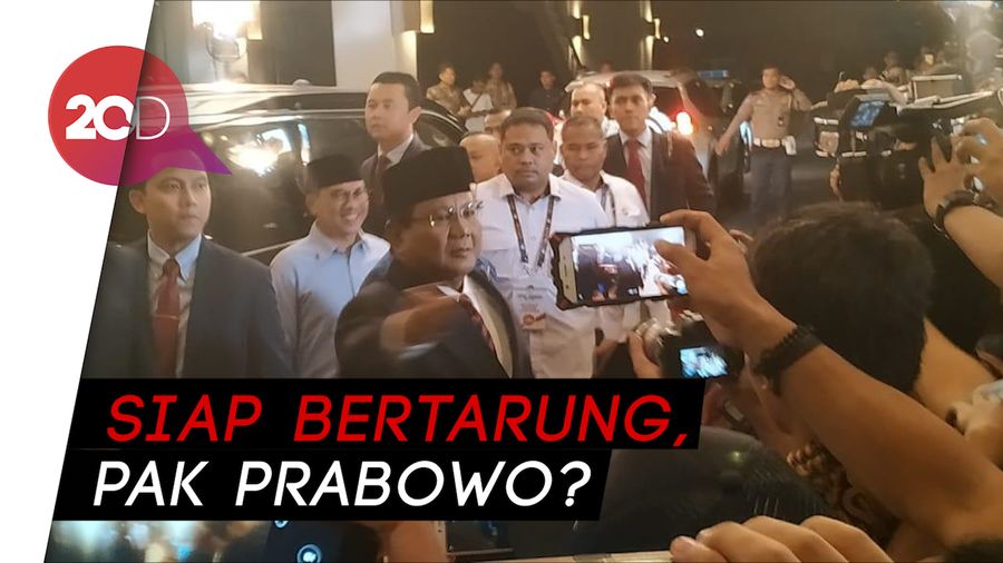 Tiba di Arena Debat, Prabowo Keluarkan Pose Dua Jari