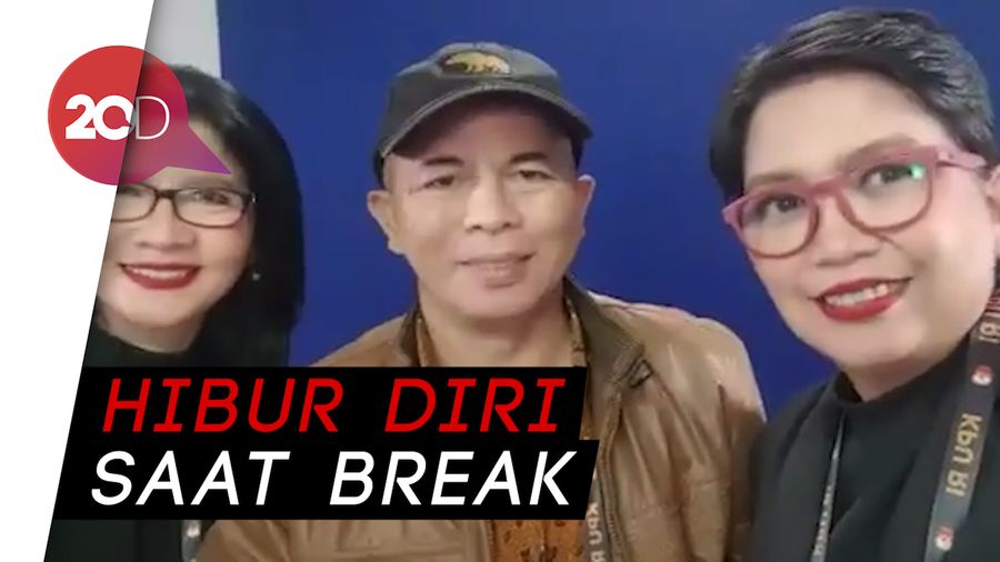 Video di Balik Layar Interpreter Debat Capres Keempat Pilpres 2019