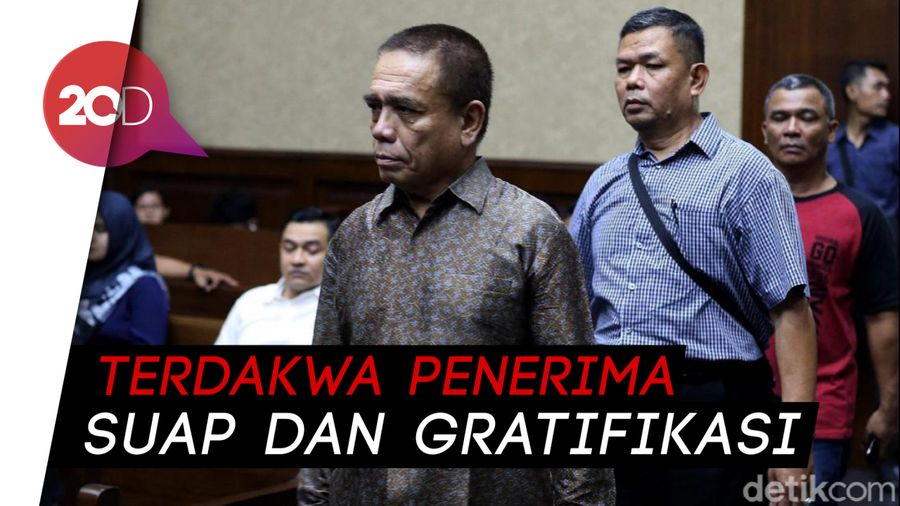 Baca Pleidoi, Irwandi Ingin Bebas