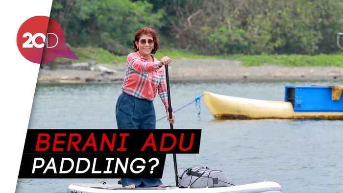 Keren! Menteri Susi Paddling di Banyuwangi Underwater Festival