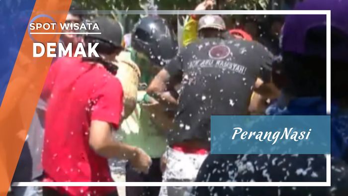 Tradisi Tawur Nasi Antar Dua Dusun di Jlepre, Demak, Jawa Tengah