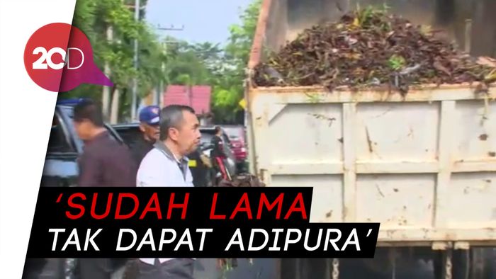 Gubernur Riau Ikut Bersih-bersih Selokan, Berharap Adipura
