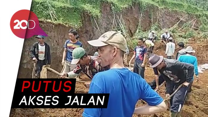 Tertimbun Longsor, 8 Rumah di Cililin Rusak Berat 