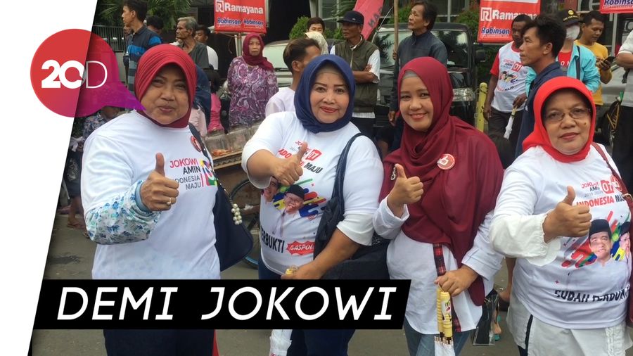 Dari Kalideres, Emak-emak Susul Jokowi ke Tangerang