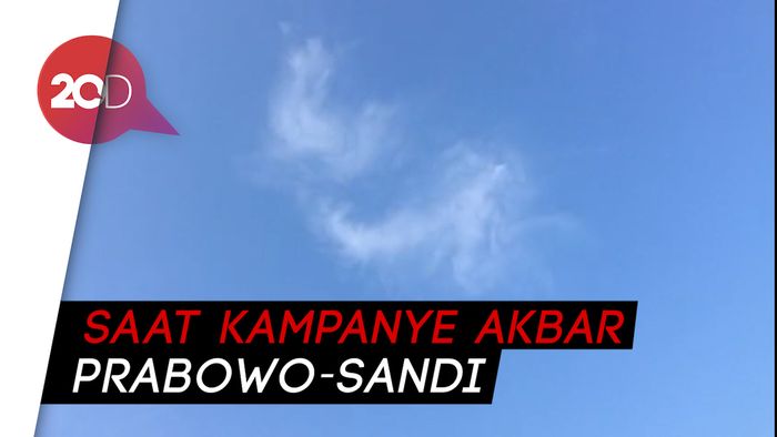 Heboh Awan Mirip Lafaz Allah di Langit GBK
