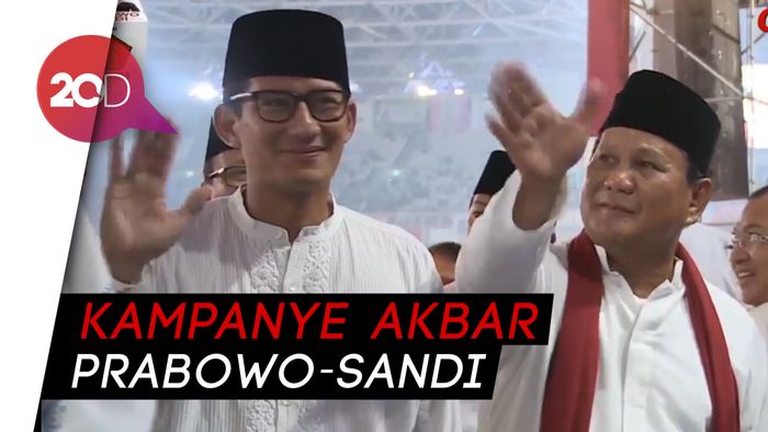 Prabowo-Sandi Salat Subuh Bersama di GBK