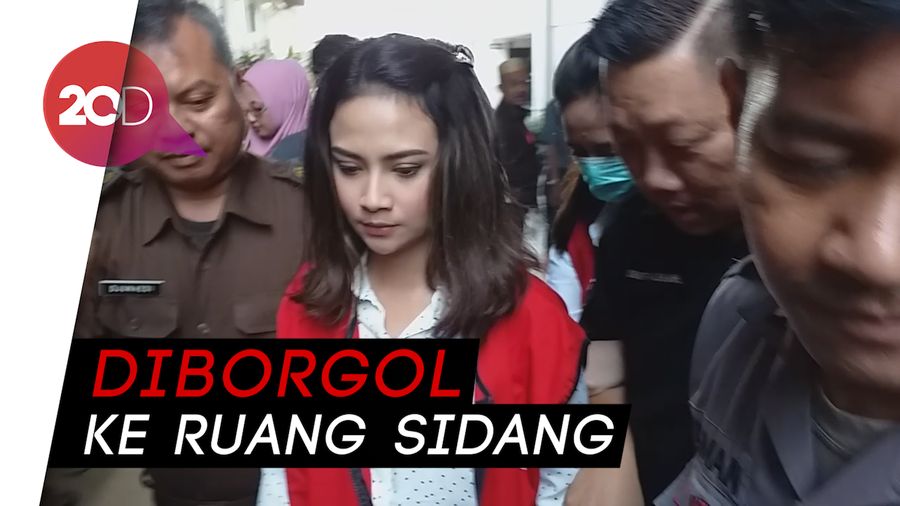 Sempat Kesenggol, Vanessa Angel: Jangan Dorong-dorong, Pak!