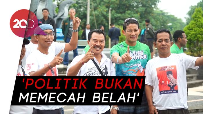 Jogging di Bali Ketemu Pendukung Jokowi, Sandi Pose 1 Jari