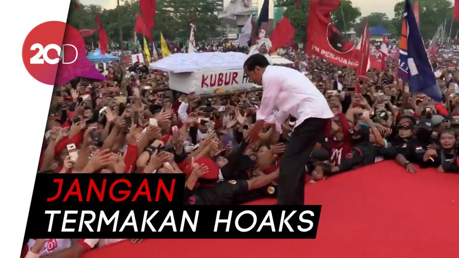 Replika Pocong di Kampanye, Jokowi: Kubur yang Namanya Hoaks!