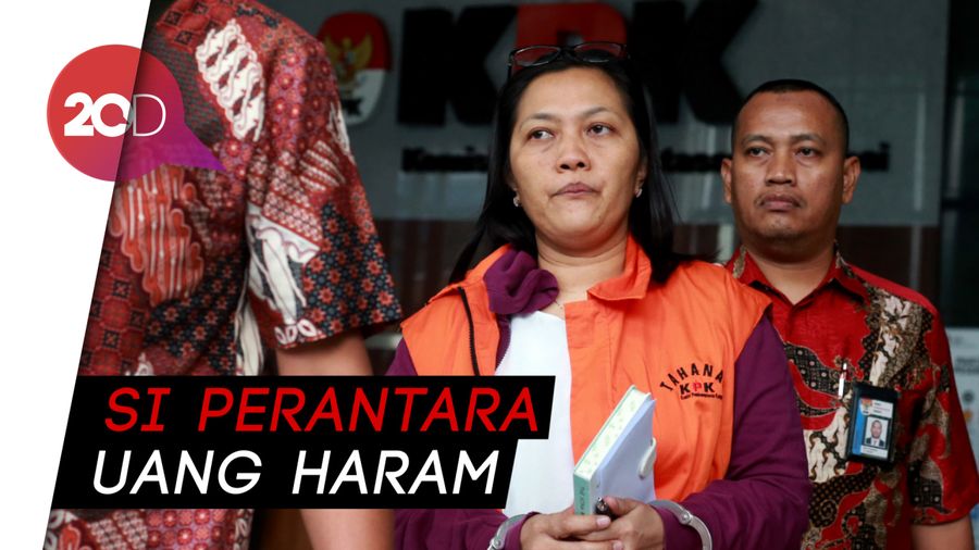 Usai Diperiksa KPK, Indung Anak Buah Bowo Sidik Diam Membisu