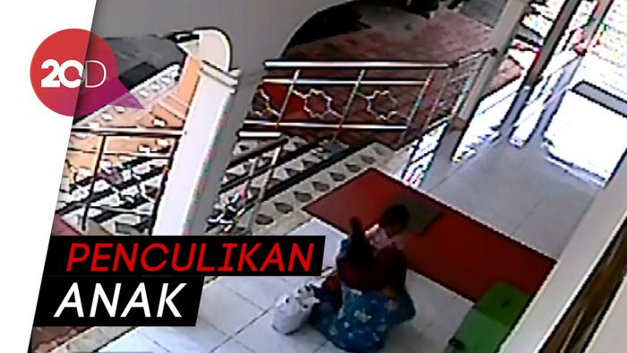 Detik-detik Balita Diculik Wanita Berjilbab di Masjid Bekasi