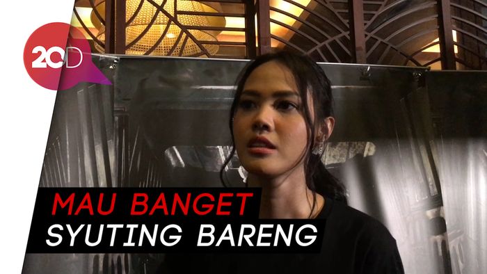 Dear Reza Rahadian, Della Dartyan Ngefans Nih!