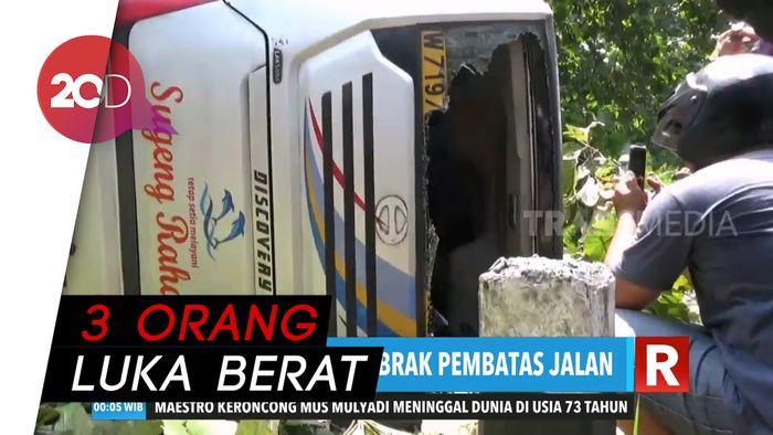 Ugal-Ugalan! Sugeng Rahayu Tabrak Pembatas Jalan dan Pohon
