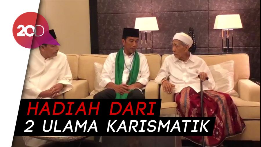 Bertemu Mbah Moen dan Habib Luthfi, Jokowi Dapat Serban dan Tasbih