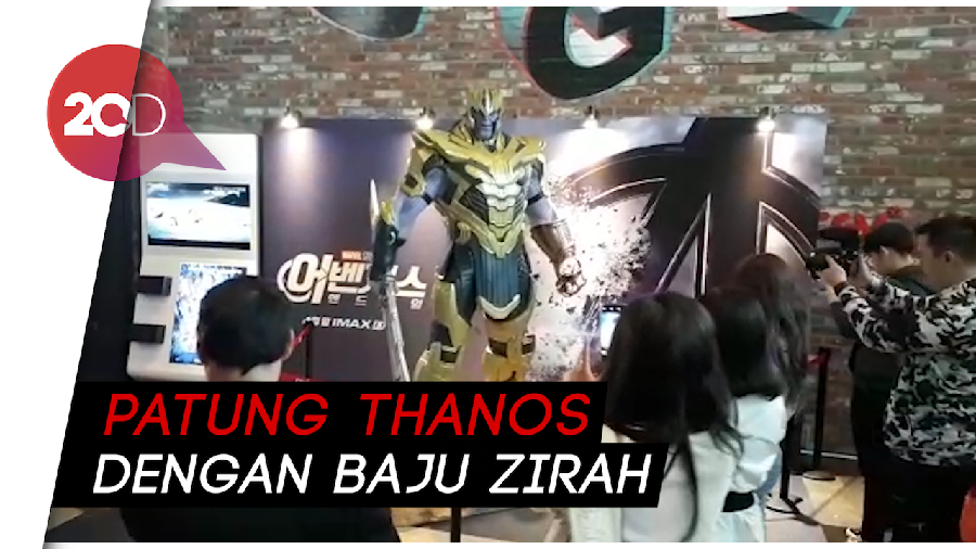 Thanos Berbaju Zirah Jadi Rebutan Foto di Seoul