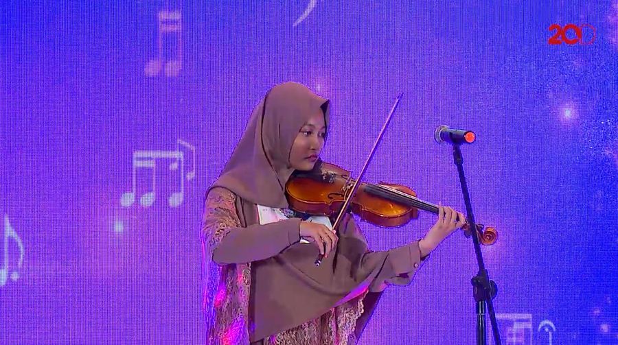 Rafina Bawakan Lagu Queen dengan Biolanya - Sunsilk Hijab Hunt 2019 Bandung