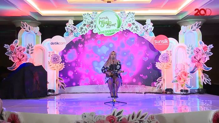 Manis! Endah dengan Ukulelenya - Sunsilk Hijab Hunt 2019 Bandung