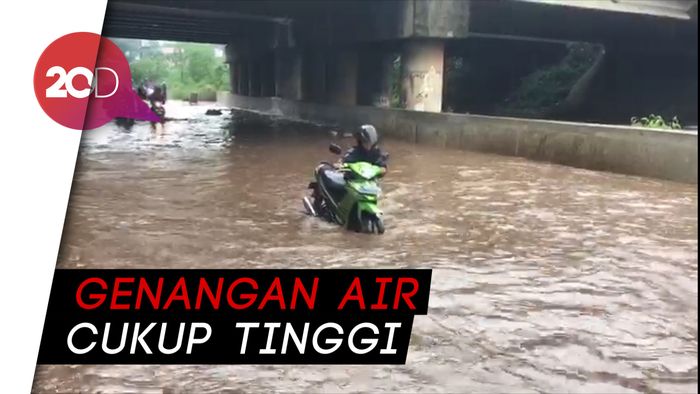 Kalimalang Banjir, Banyak Motor Mogok