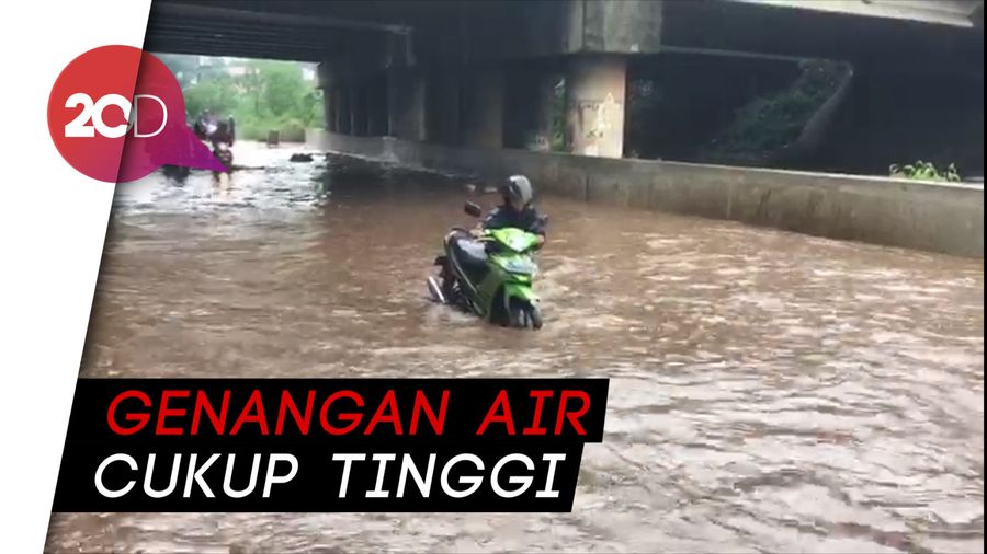 Kalimalang Banjir, Banyak Motor Mogok