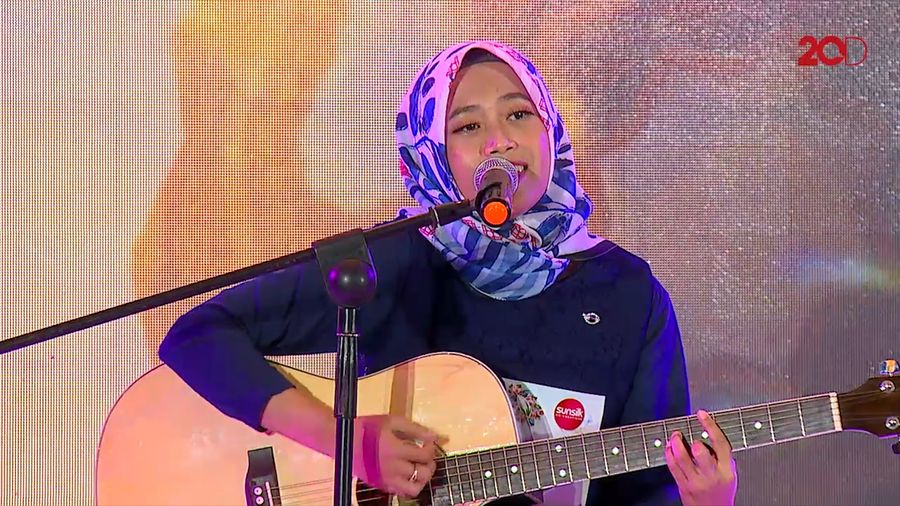 Aksi Refina dan Gitarnya - Sunsilk Hijab Hunt 2019 Bandung