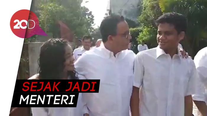Anies dan Keluarga ke TPS Kenakan Baju Putih