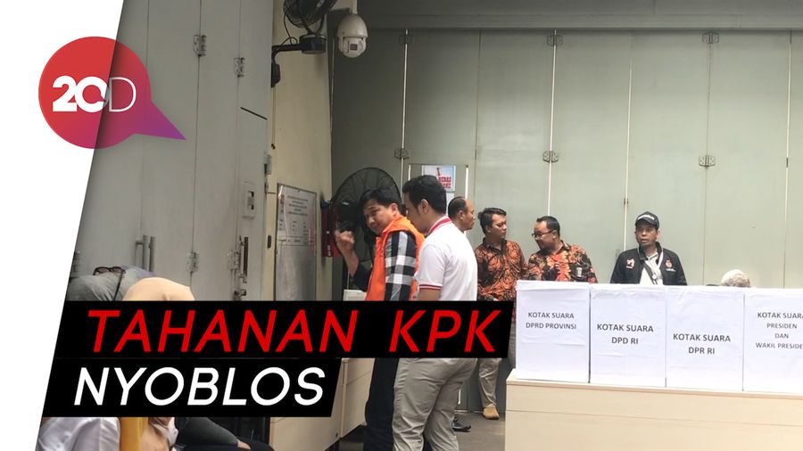 Bowo Sidik Pamer Jari Bertinta