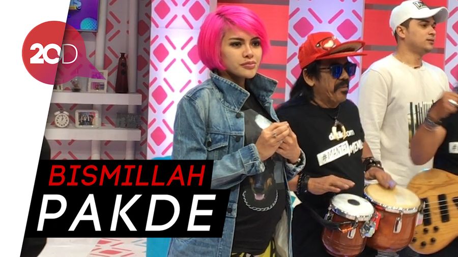 Coblos Jokowi, Nyai Nikita Mirzani Pamer Jempol 