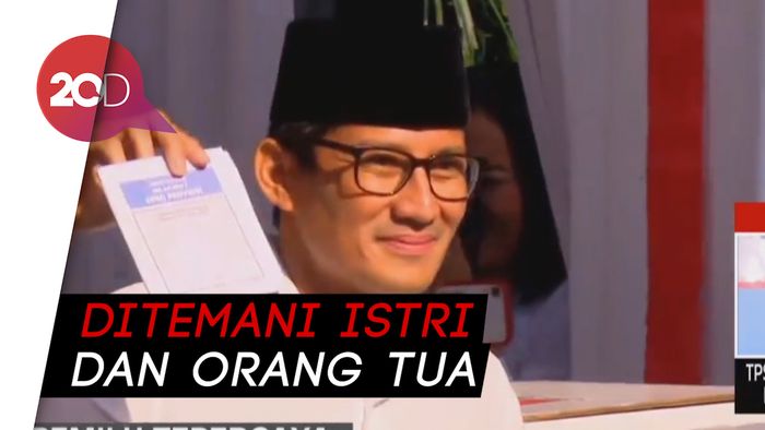 Momen Sandiaga Coblos Pilihannya di TPS
