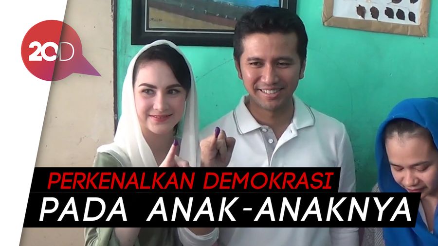 Nyoblos Bareng Suami, Arumi Bachsin Kaget Kertas Suaranya Besar